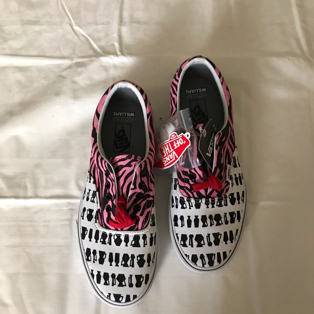 Ashley Williams Era Sneaker NWT without Box - Picture 8 of 8